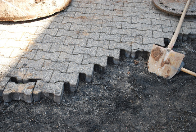 Pavé autobloquant : guide allée, pose, drainage & prix