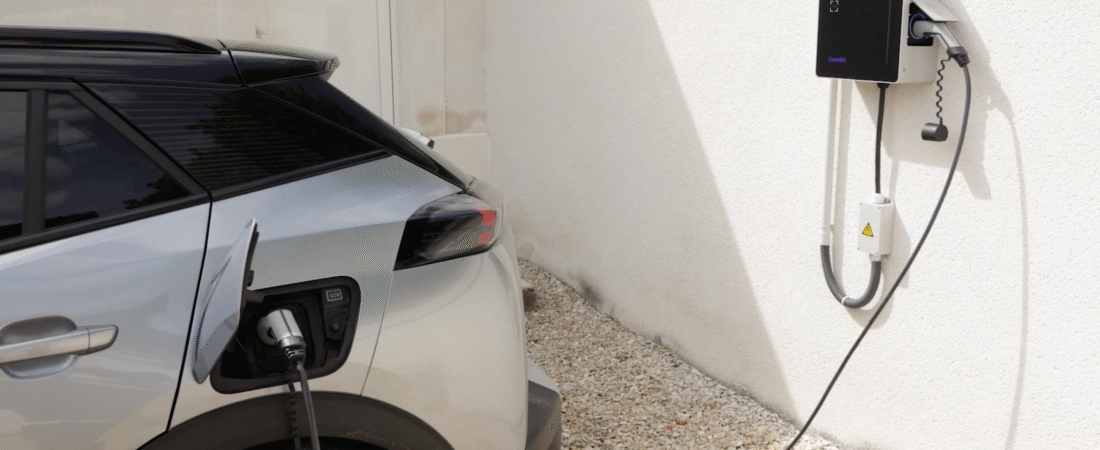 Installer une borne de recharge chez soi : guide complet pour faire le bon choix et réussir l’installation
